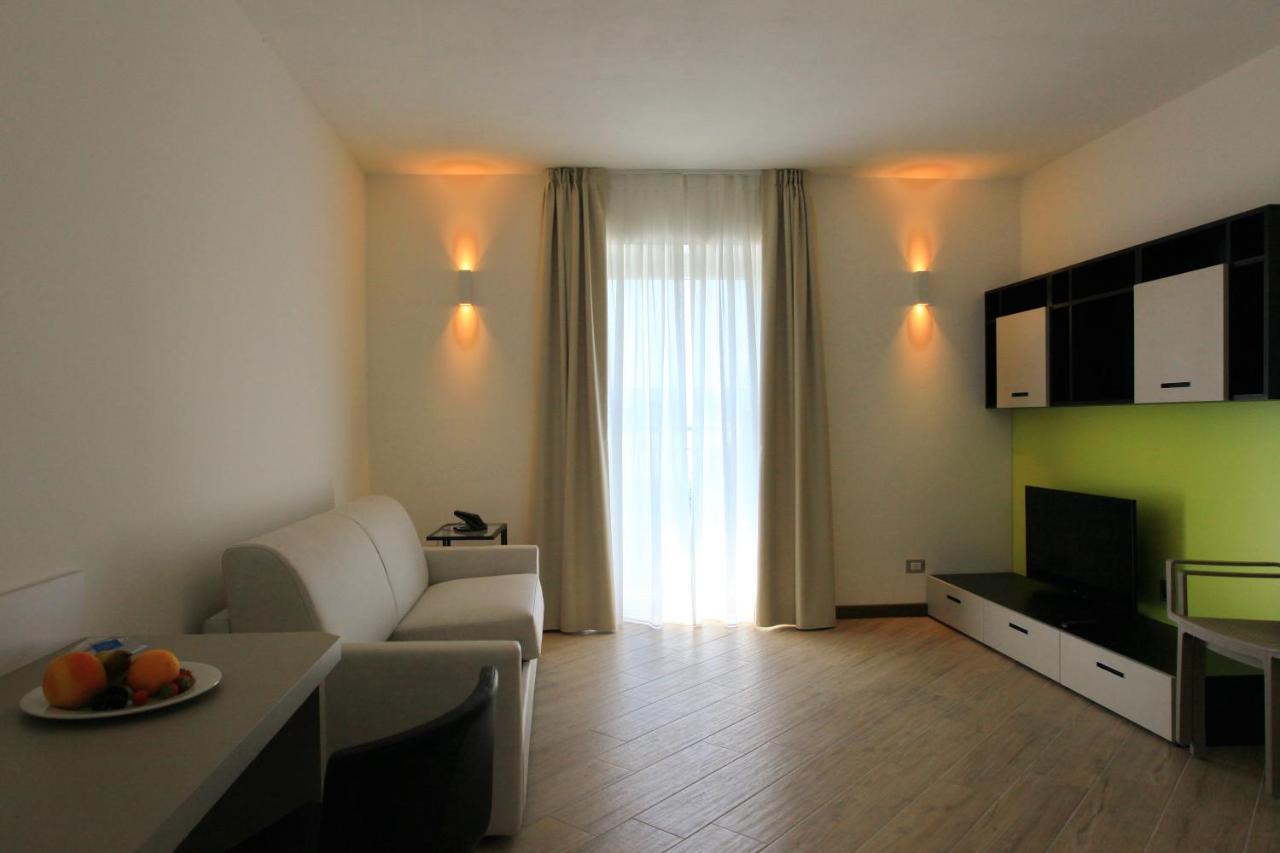 Hotel Ponti&Ponti Angera Kültér fotó