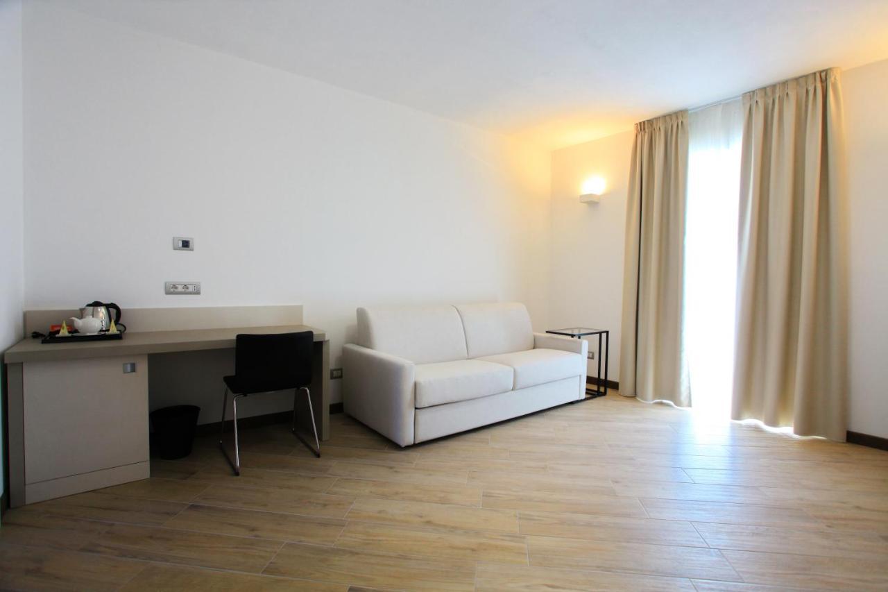 Hotel Ponti&Ponti Angera Kültér fotó