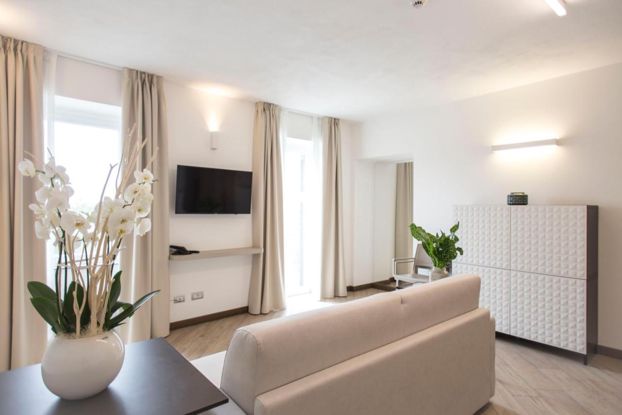 Hotel Ponti&Ponti Angera Kültér fotó