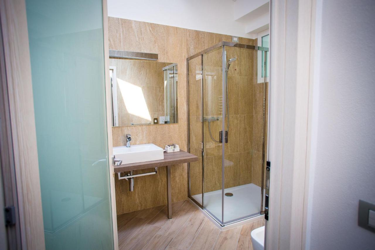 Hotel Ponti&Ponti Angera Kültér fotó
